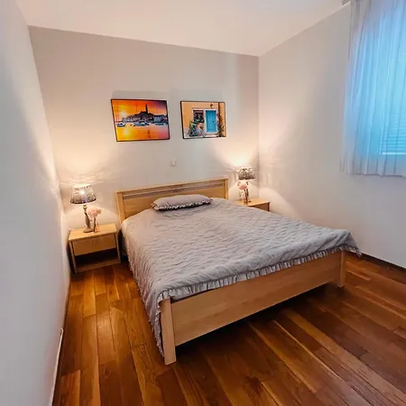 Aleks Apartment *